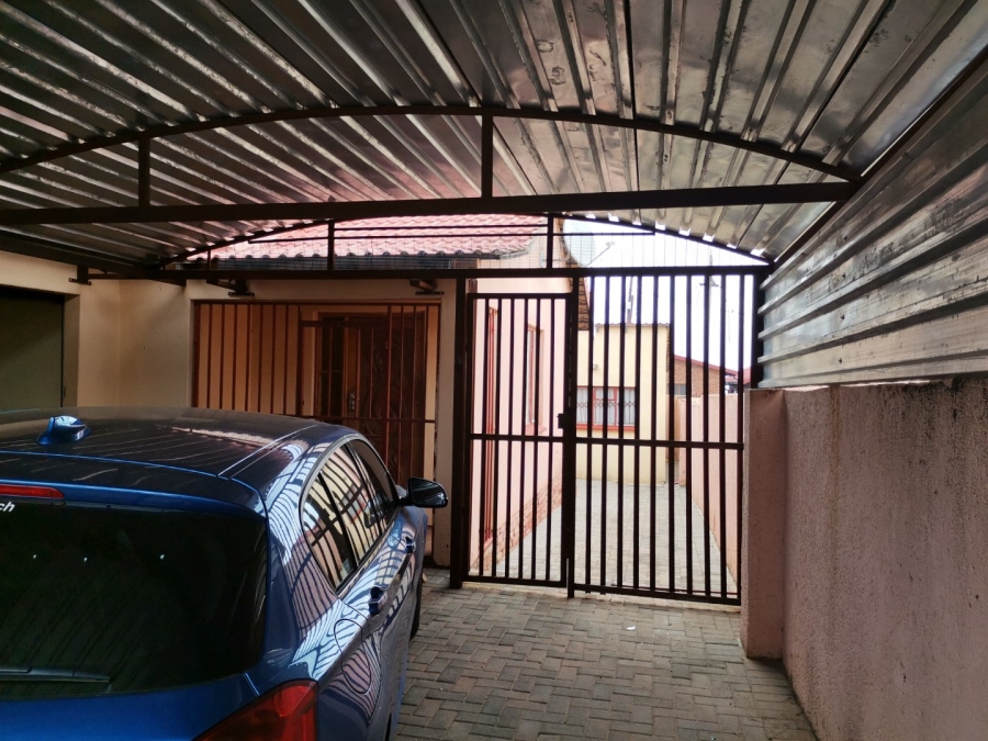 To Let 4 Bedroom Property for Rent in Mabopane North West